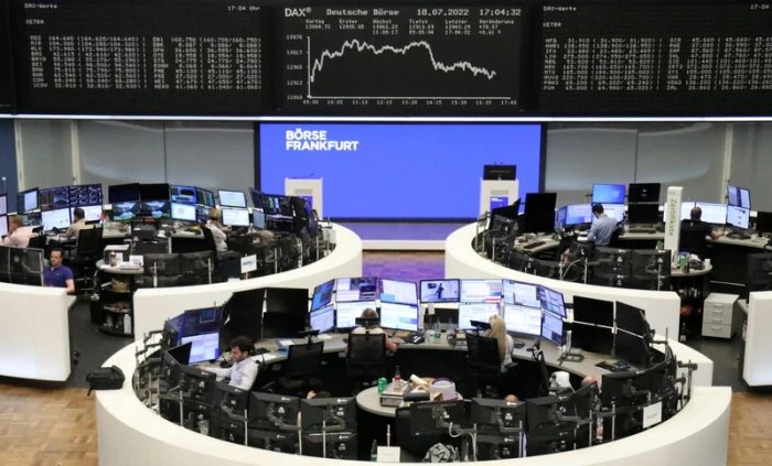 Stoxx 600 edges down us trade uncertainties set monthly gains