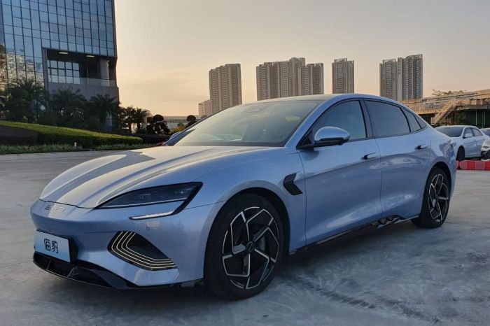 Byd executive says no evergrande risk among mainstream chinese automakers