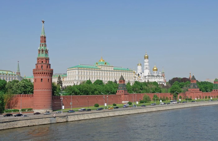 Kremlin says russia is investigating ukrainian drone attacks its airfields