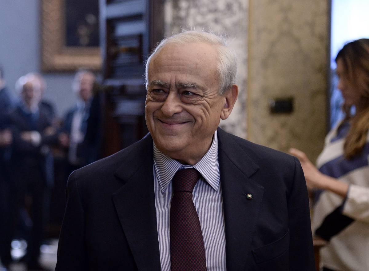 Mediobanca shareholder caltagirone sees no value banca generali bid