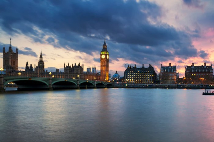 Uk spend more than 8 billion submarine building capacity