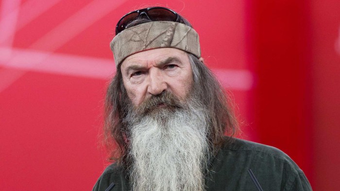 'Duck Dynasty' star Phil Robertson forces himself to eat as he battles ... Phil robertson death duck dynasty christian conservative health tributes obituary