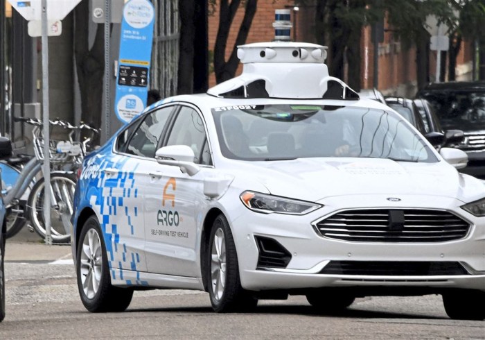Self-driving car startup Voyage brings on ex-Tesla, Cruise and Uber ... Self driving startup plus go public through 12 billion spac deal