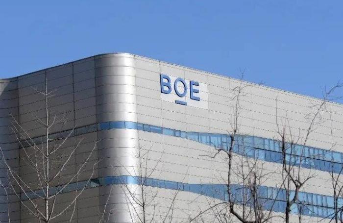 Boes bailey sticks with gradual careful rate cut view