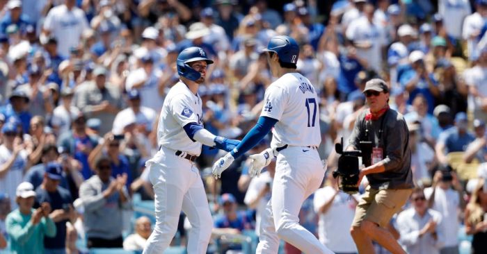 Mets squander late lead then hold off dodgers 10