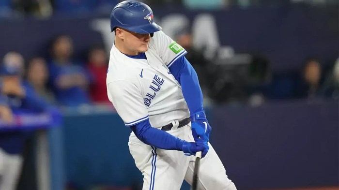 Giants place 3b matt chapman hand il