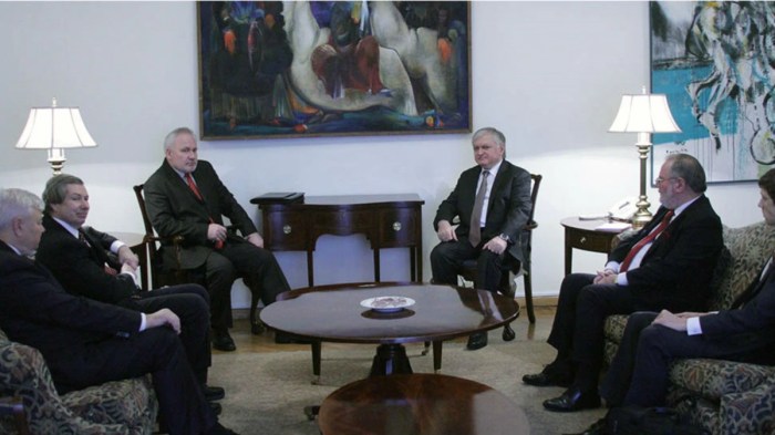 Warring Sides in Armenia and Azerbaijan Open Cease-Fire Talks - The New ... Armenia rising ceasefire violations bring fears war with azerbaijan
