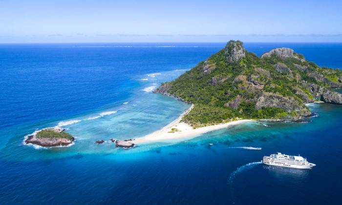 Explore the beauty of Fiji on a Captain Cook cruise with unforgettable ... Darge captain scotland during new zealand fiji tour