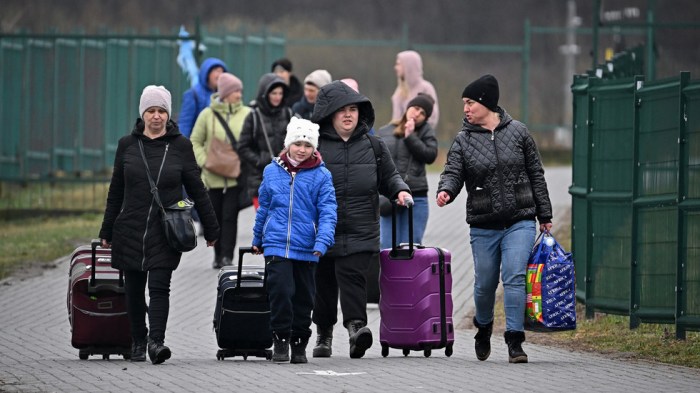 Ukrainian refugees give poland big economic boost report says