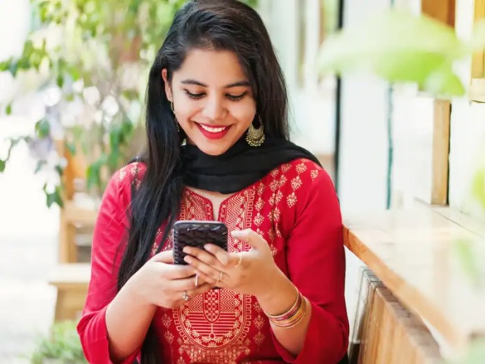 What to say when people wont get off phone phubbing
