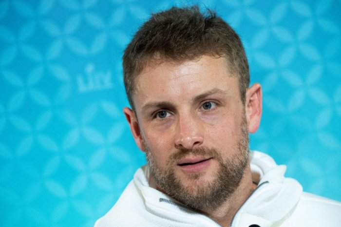 Chiefs release Pro Bowl punter Dustin Colquitt after 15 seasons ... Former all pro p dustin colquitt retires chief after signing 1 day deal