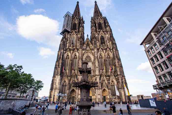 Germanys dax climbs fresh record high