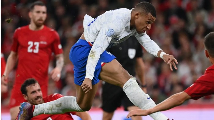 Reigning champions blues stay alive with last gasp win over chiefs