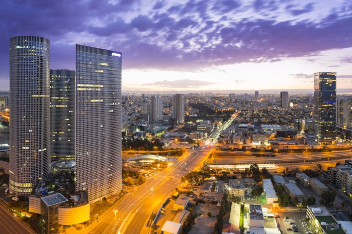 Israeli finance minister says banks should not obey eu sanctions settlers