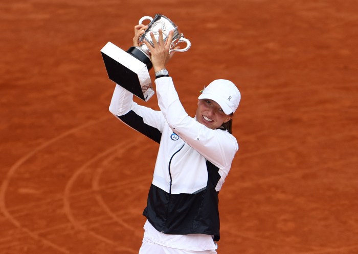 Swiatek digs herself out deep hole reach french open last eight