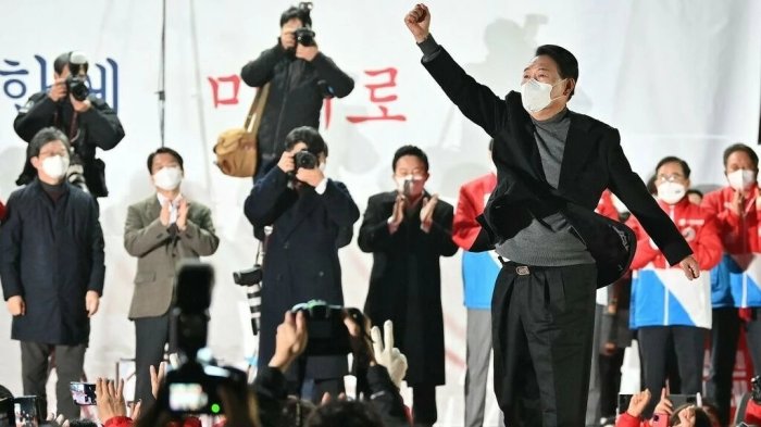 South Korea election kicks off as candidates make symbolic pitches ... South koreas liberal candidate lee holds clear lead week before presidential