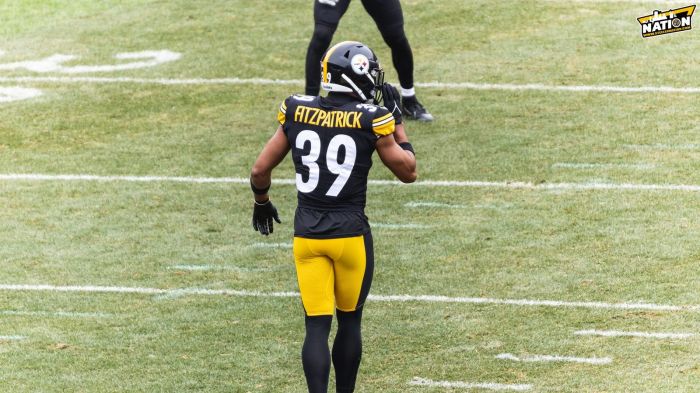 Four time league mvp rodgers signs with steelers report