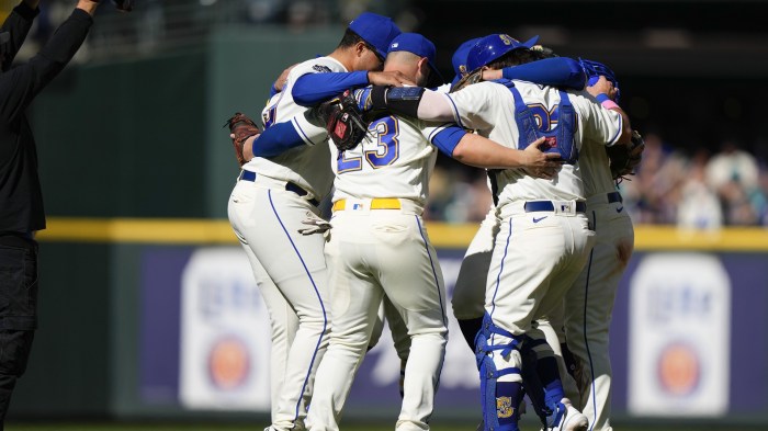 Mariners try to keep win streak alive against the Athletics | FOX 13 ... Mariners seek clutch hits finale against d backs