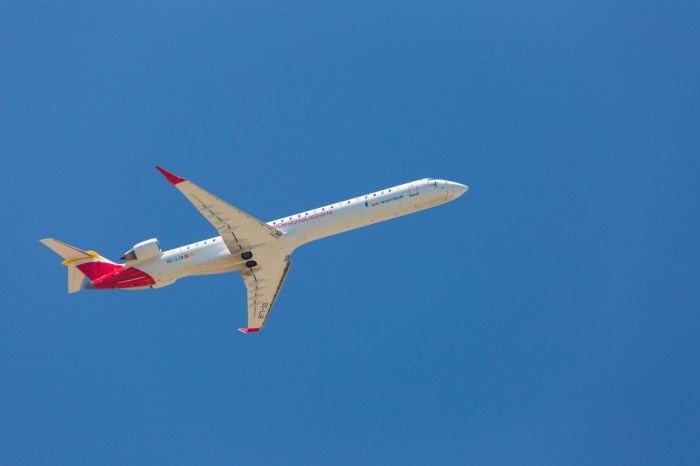 Plane crashes indias ahmedabad airport tv channels report