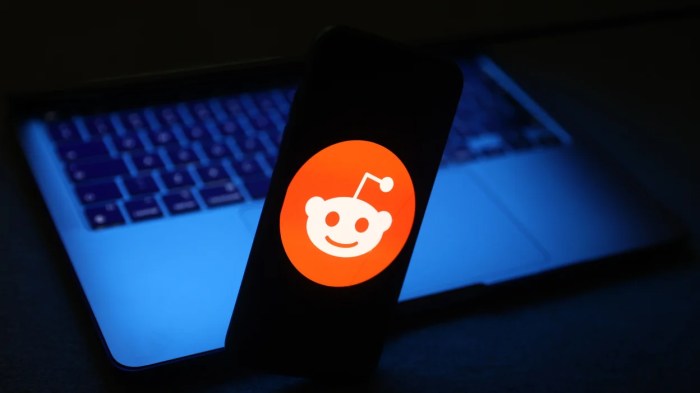 Reddit's new API pricing could kill its most popular app | Mashable Reddit down thousands users globally