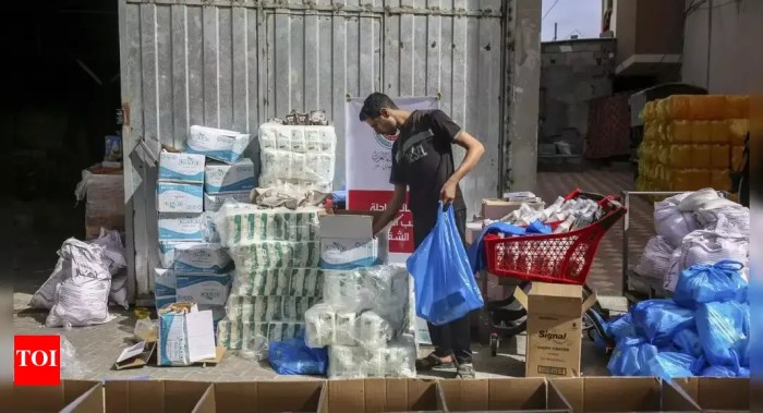 Israeli strikes in Gaza kill at least 13, officials say, as first aid ... Israeli gunfire kills 17 people near gaza aid site health officials say