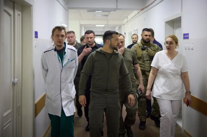 Zelensky wraps up another fruitful trip and Russia claims a big win in ... Zelenskiy aides visit us ukraine strikes russian held territory