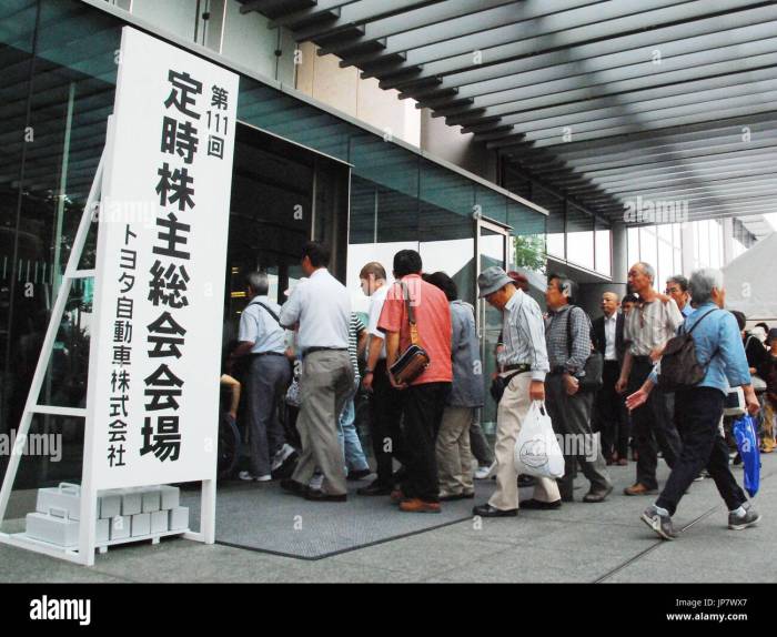 Hong kong shareholder oasis push toyota motor raise bid toyota industries