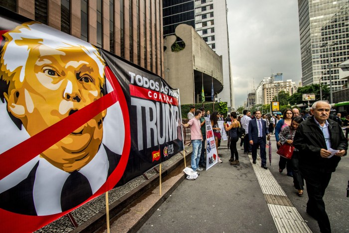 Big Protests Greet Trump’s Visit to Britain - The New York Times La protests trump best photos