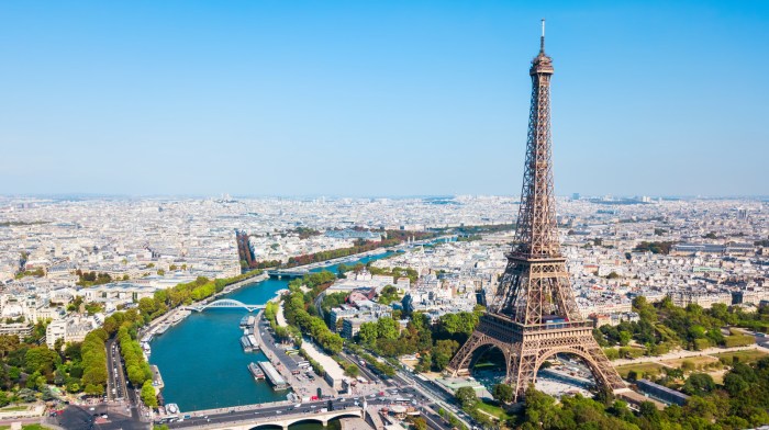 Obowiązkowe zabytki Paryża: miejsca, które koniecznie trzeba odwiedzić ... Paris welcomes its champions champs elysees