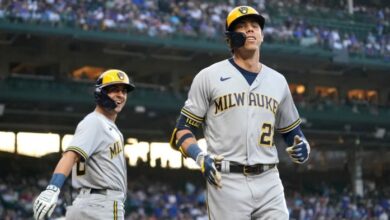 Brewers christian yelich hand leaves after hbp