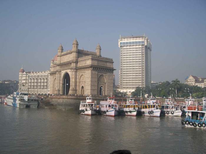 Mumbai eliminate gujarat keep alive ipl final hopes
