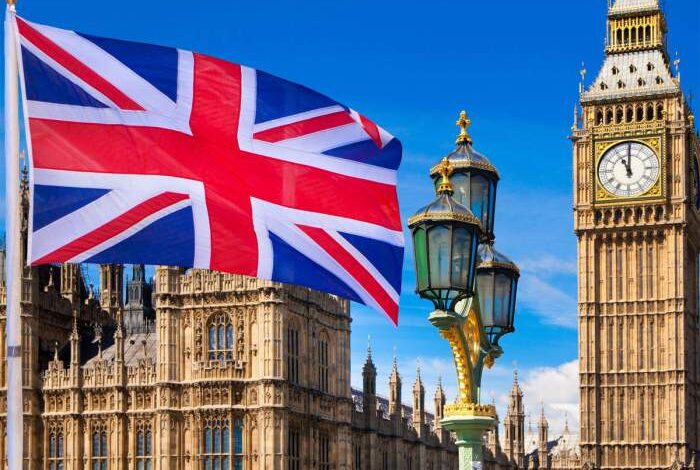 Uk pm starmer warns farages fantasy fiscal plans would crash economy