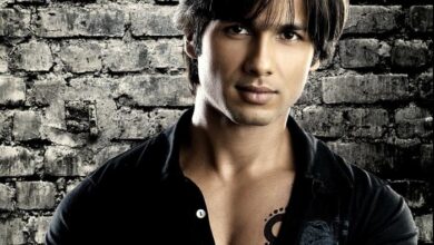 Rupee face mild pressure after dollar receives confidence boost