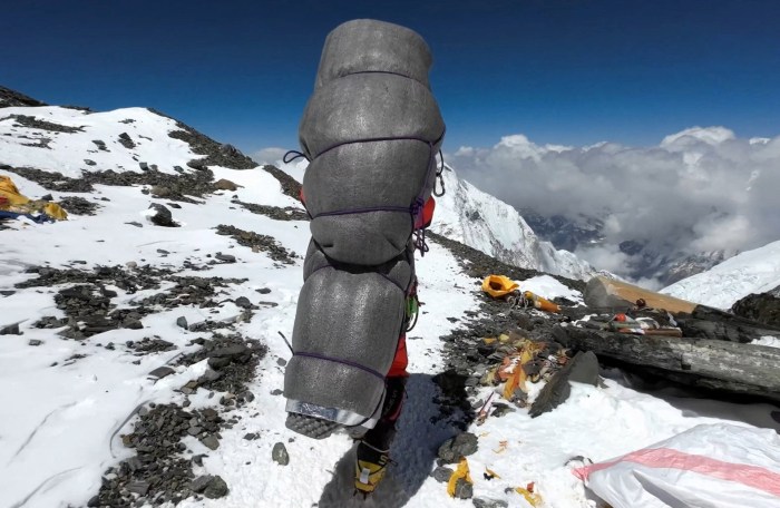 Nepali sherpa scales mount everest record 31st time