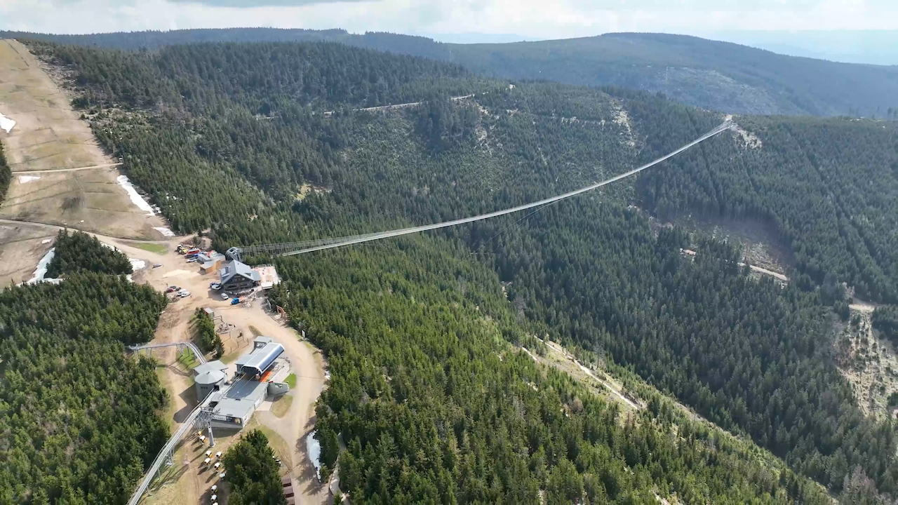 Most gulf markets rise early trade tracking firmer oil prices